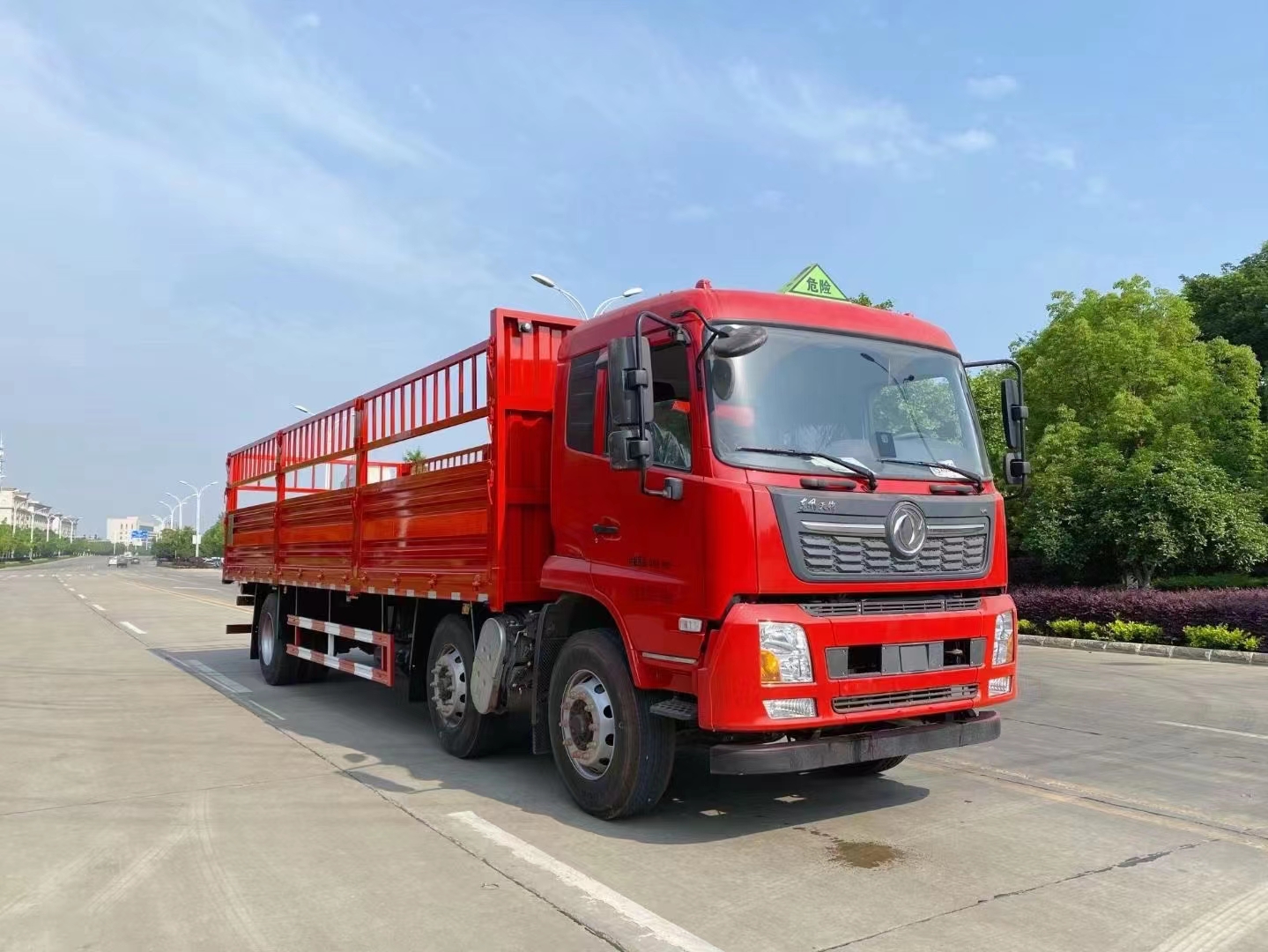 東風(fēng)天錦小三軸8.6/9.6米(國六）氣瓶車